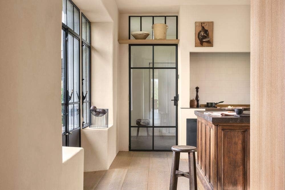 Dulux Silk Emulsion Paint For Walls And Ceilings - Magnolia 2.5 Litres