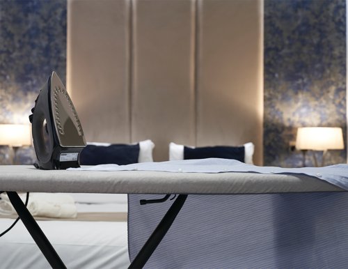Sherwood 1200W Steam Iron with Fitted Plug Black 2556