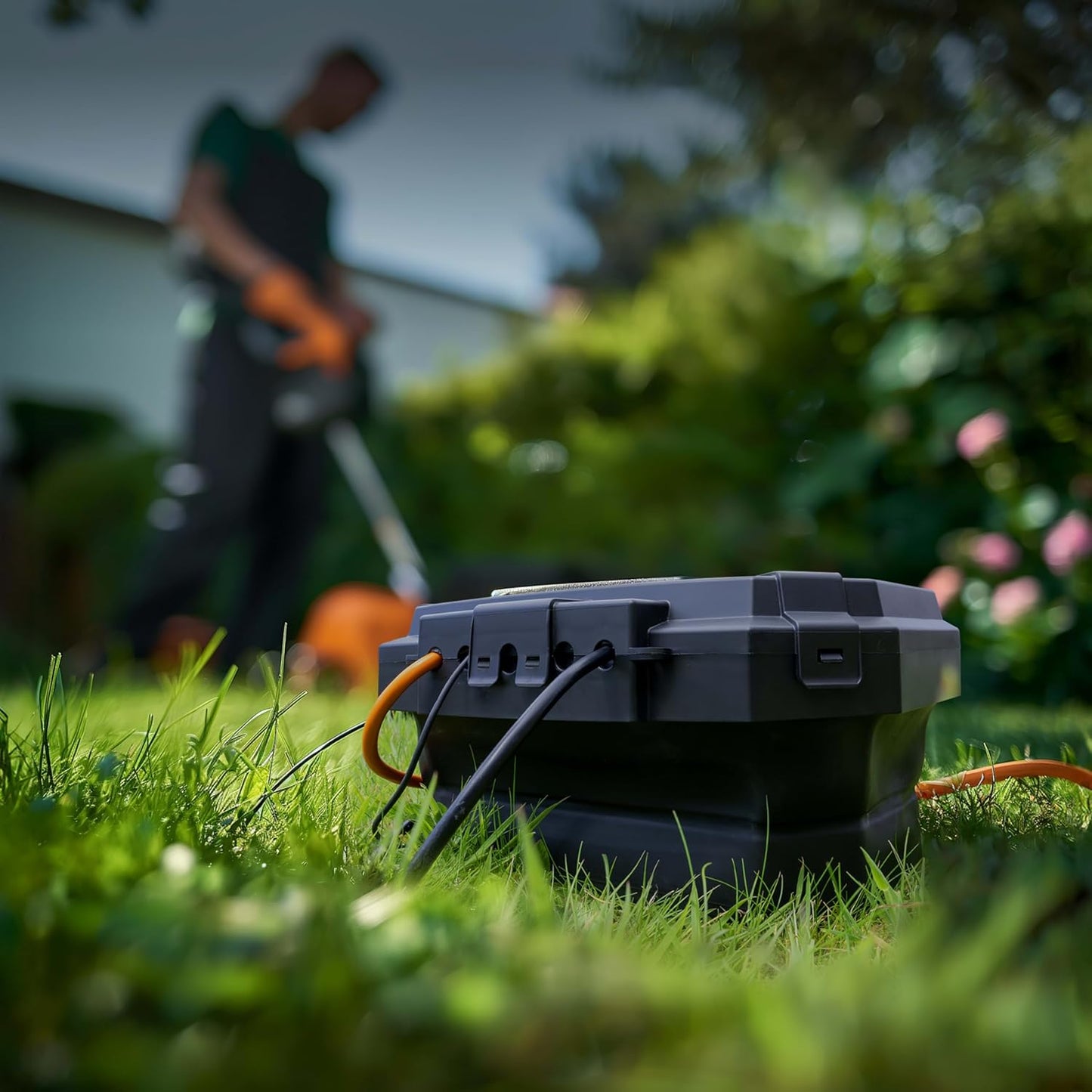 Masterplug Collapsible Electrical Connection Box | Cable Enclosure with 4 Plug Socket 8m Extension Lead | Weatherproof