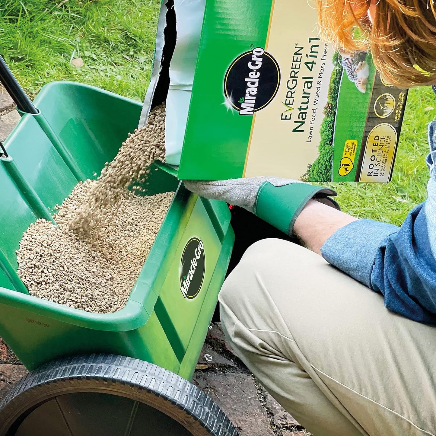 Miracle-Gro Natural 4 In1-Lawn Feed, Weed & Moss Preventor Lawn Fertiliser, 175 M2