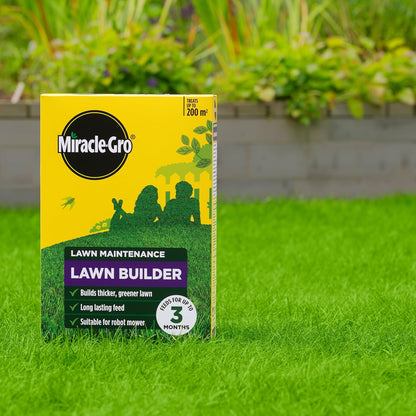 Miracle-Gro  Lawn Builder Feed | Stronger & Greener Lawns | 200m2 Feed 3 Months